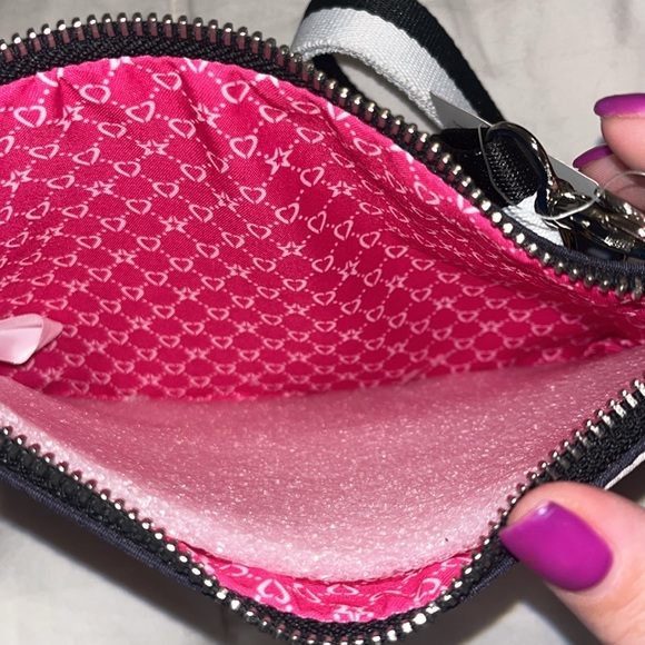 NWT Brighton Tom Clancy Collab Fashionista Adjustable  Removable Strap Comic Bag - Picture 8 of 10